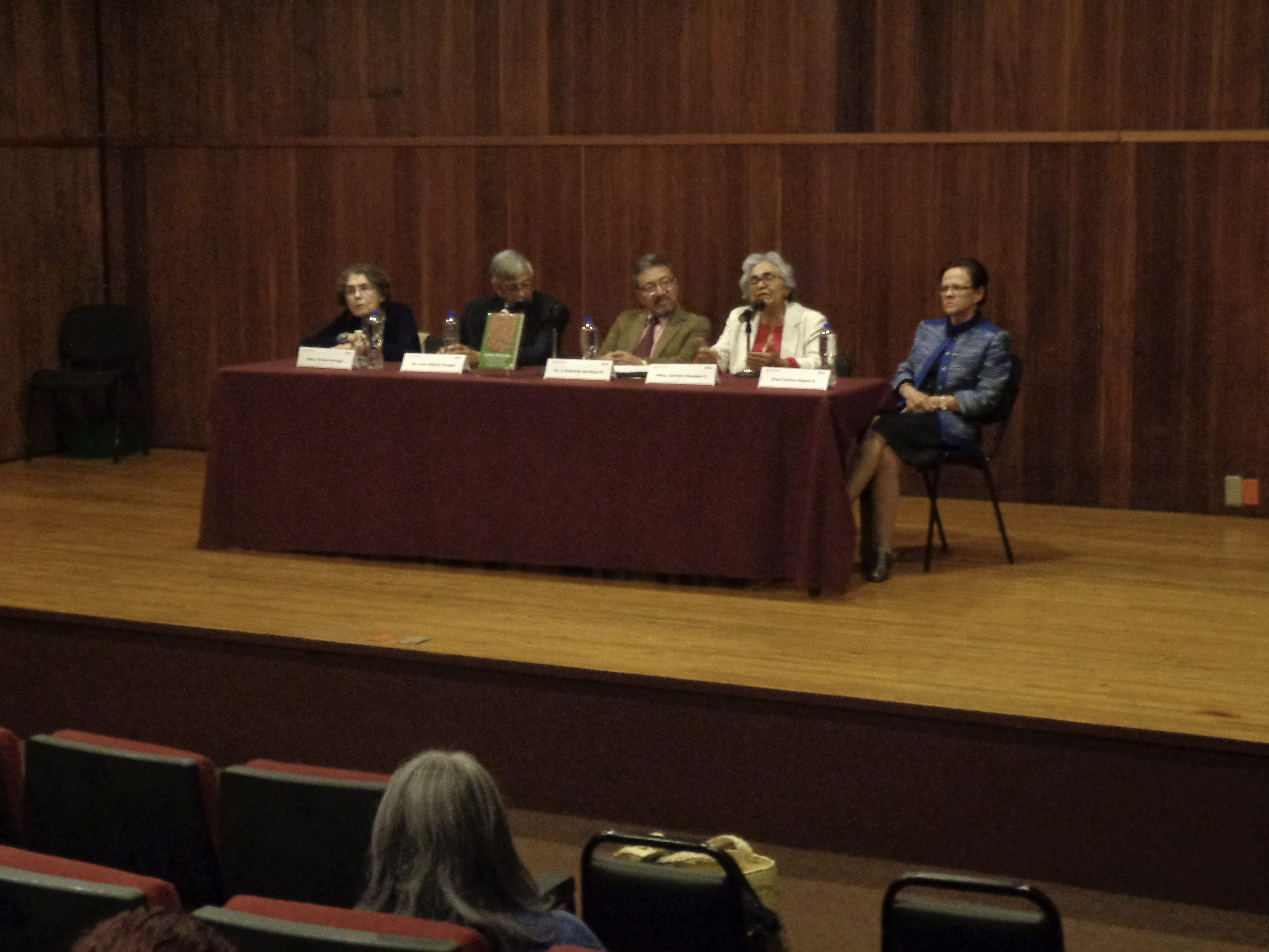 Fotografía de la presentación del libro Comida Mexicana: Riqueza biológica, contextos y evolución histórica.